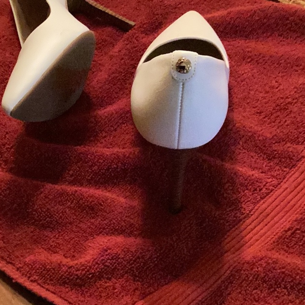 Elegant White Women's Heels - Picture 4 of 5